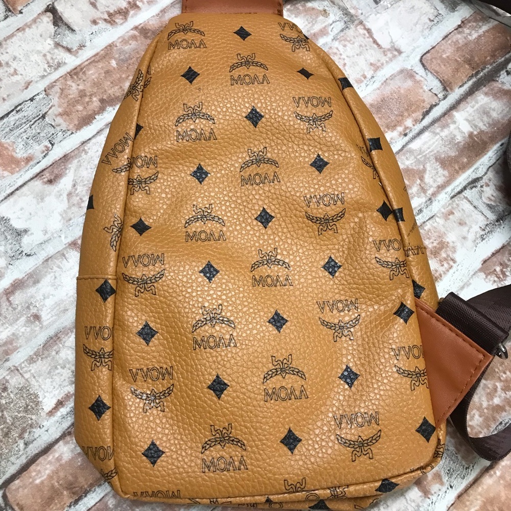 WOMEN'S OR MEN'S TAN SLING BAG 12"X8" - Picture 4 of 5
